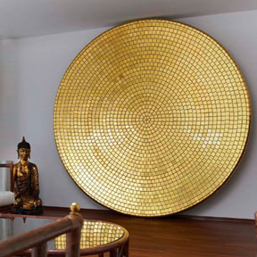 Gold-in-glass decorative disc
